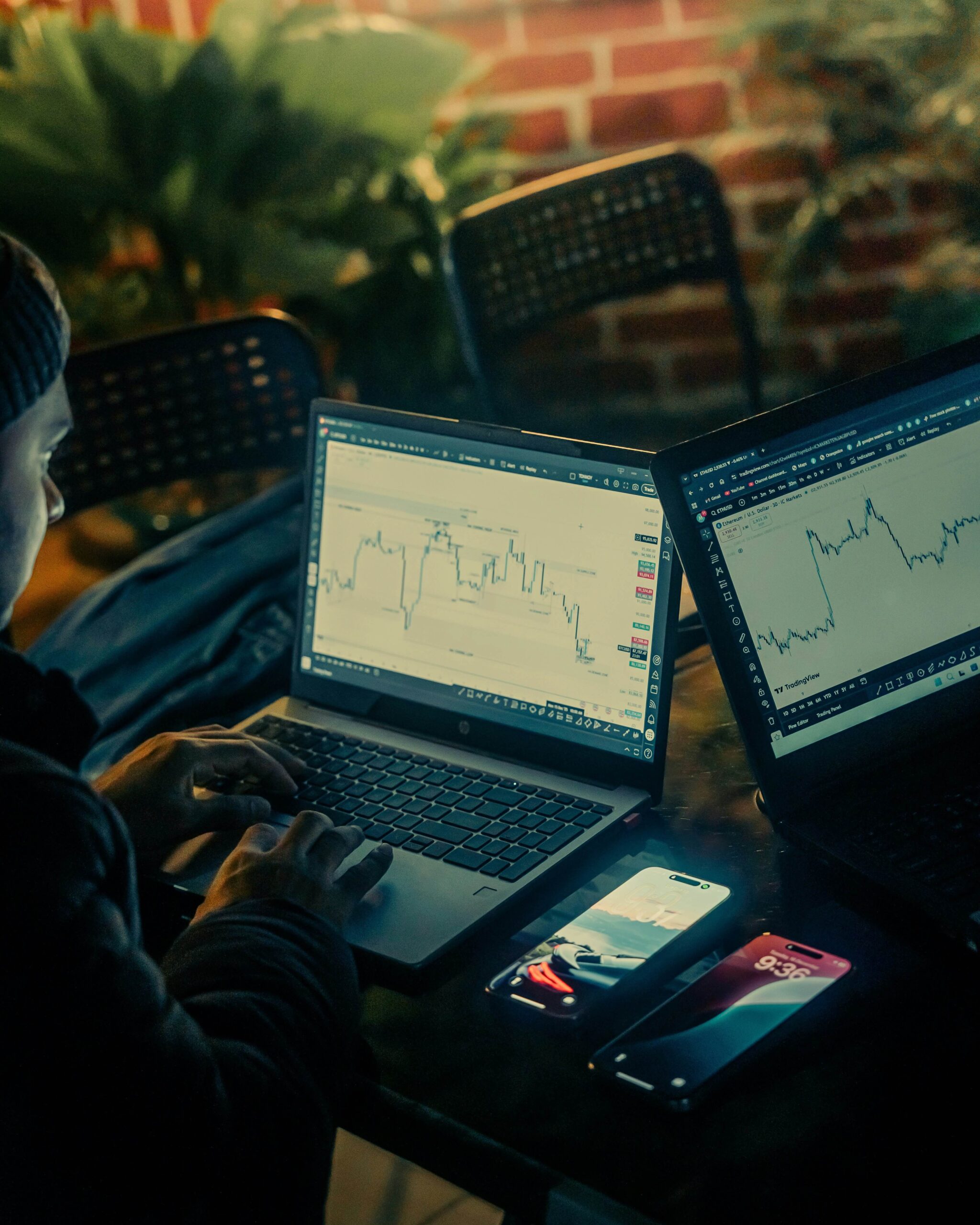 RIA 계좌 신청 방법 - 해외주식 매각과 원화 환전 후 국내투자 흐름을 상징하는 주가 차트 화면